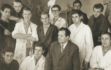 Rezbárske oddelenie, v strede: Jozef Jankovič, prof. Ludwik Korkoš, na pravo: Štefan Kubík, 1955