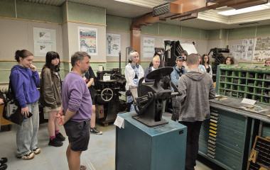 Žiaci grafického dizajnu na exkurzii Polygrafického múzea Gutenberg