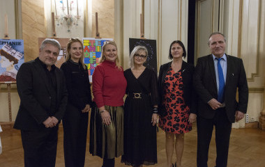 Výstava plagátov, knižných publikácii a animácií našich žiakov grafického dizajnu a propagačného výtvarníctva v Bruseli, (foto: Alexandra Chachaľáková)