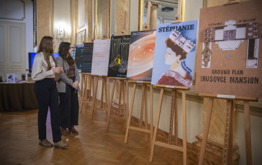 Výstava plagátov, knižných publikácii a animácií našich žiakov grafického dizajnu a propagačného výtvarníctva v Bruseli, (foto: Alexandra Chachaľáková)