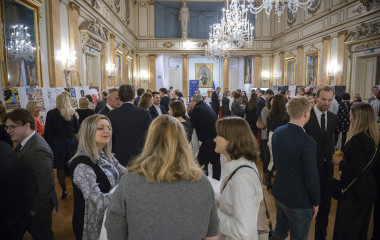 Výstava plagátov, knižných publikácii a animácií našich žiakov grafického dizajnu a propagačného výtvarníctva v Bruseli, (foto: Alexandra Chachaľáková)