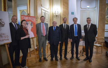 Výstava plagátov, knižných publikácii a animácií našich žiakov grafického dizajnu a propagačného výtvarníctva v Bruseli, (foto: Alexandra Chachaľáková)